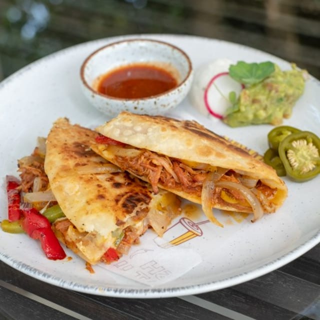 Quesadilla Con Carnitas.